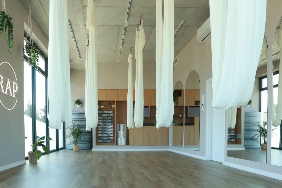 Sala z hamakami do aerialu w RAP